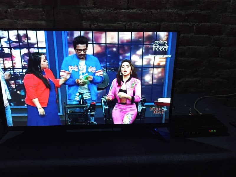 32" LED Android TV Full HD With Small Dish And Receiver 8