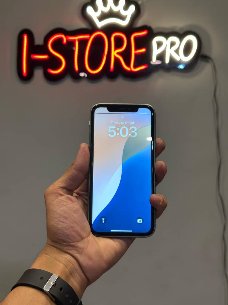 IPHONE 11 with box 2