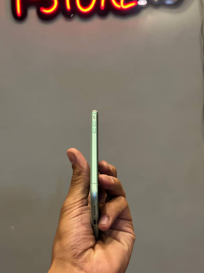 IPHONE 11 with box 3