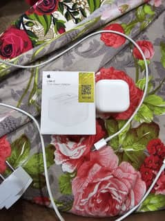 apple charger 20 watt.  with Original cable