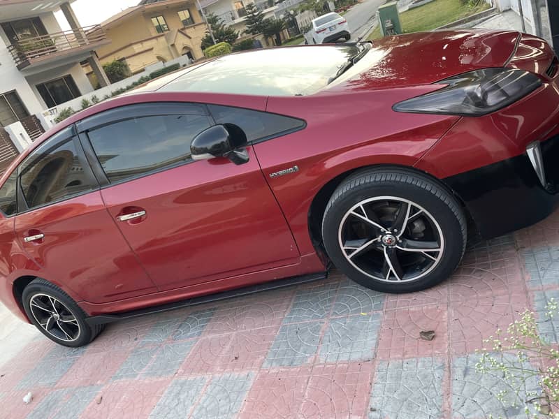Toyota Prius 1.8 top of line 1