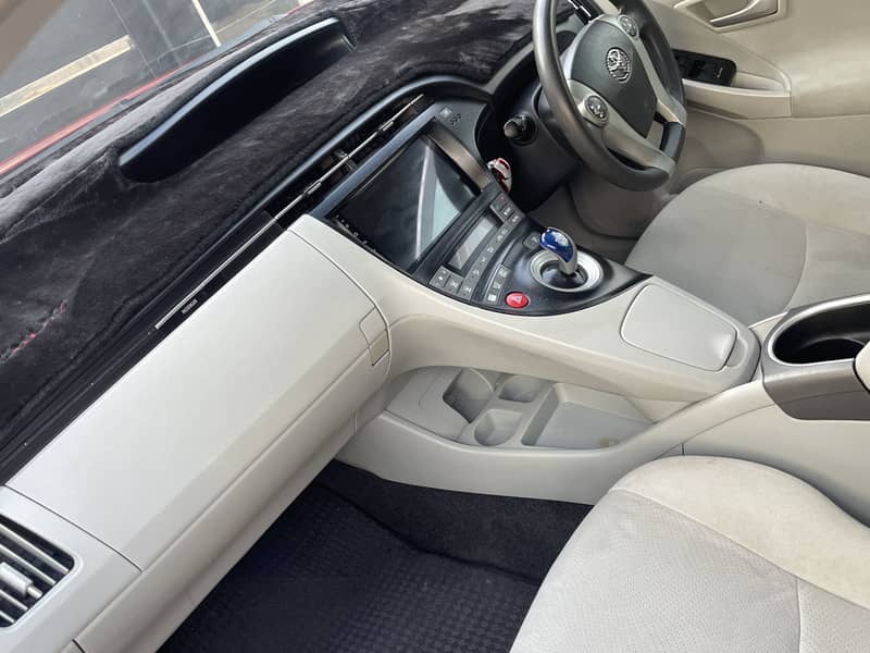Toyota Prius 1.8 top of line 3