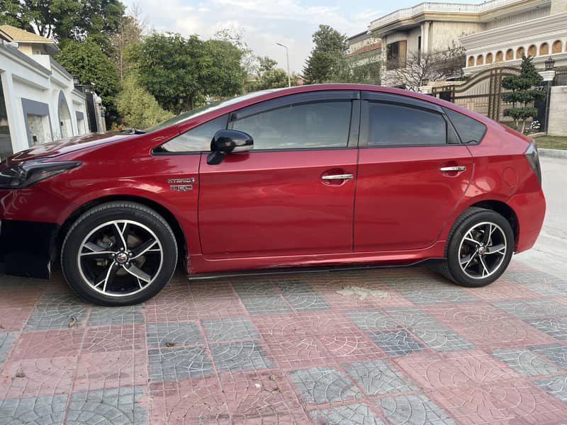 Toyota Prius 1.8 top of line 10