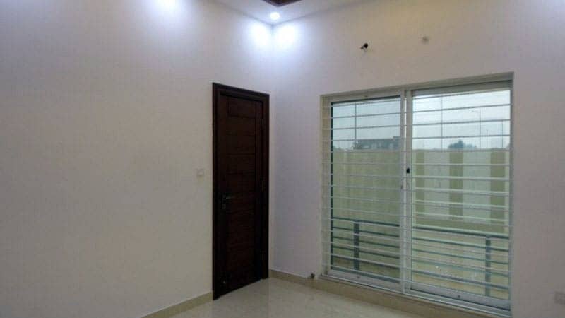 Prime Location In Jubilee Town - Block C 3 Marla House For rent 4