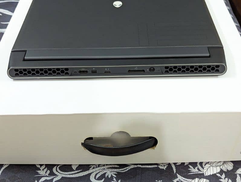 Alienware M15 R3 (Gaming Laptop) 4