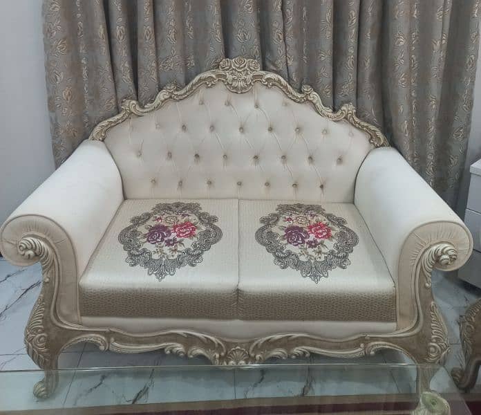 Luxury Sofa Set for sale with Table 1