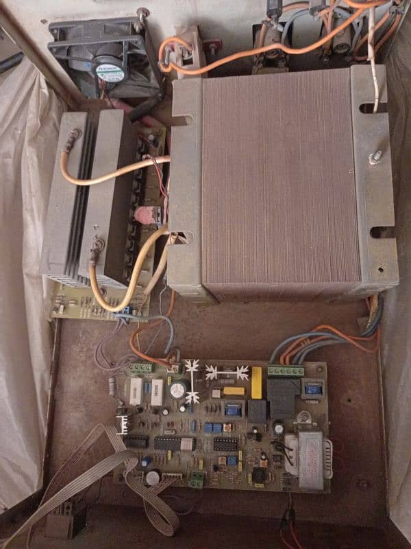 UPS 1200W FOR SALE 4