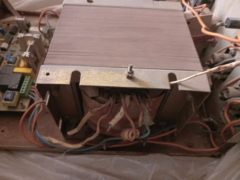 UPS 1200W FOR SALE 5