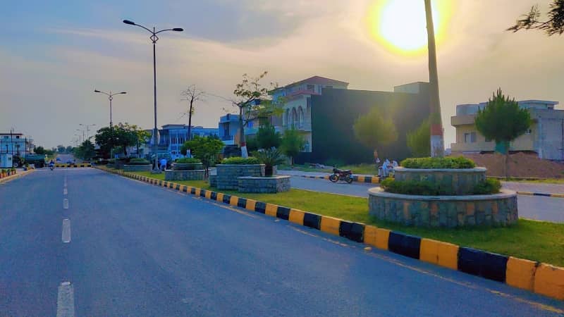 30X60 POSSESSION PLOT FOR SALE NEAR TO MAIN MARKAZ 10