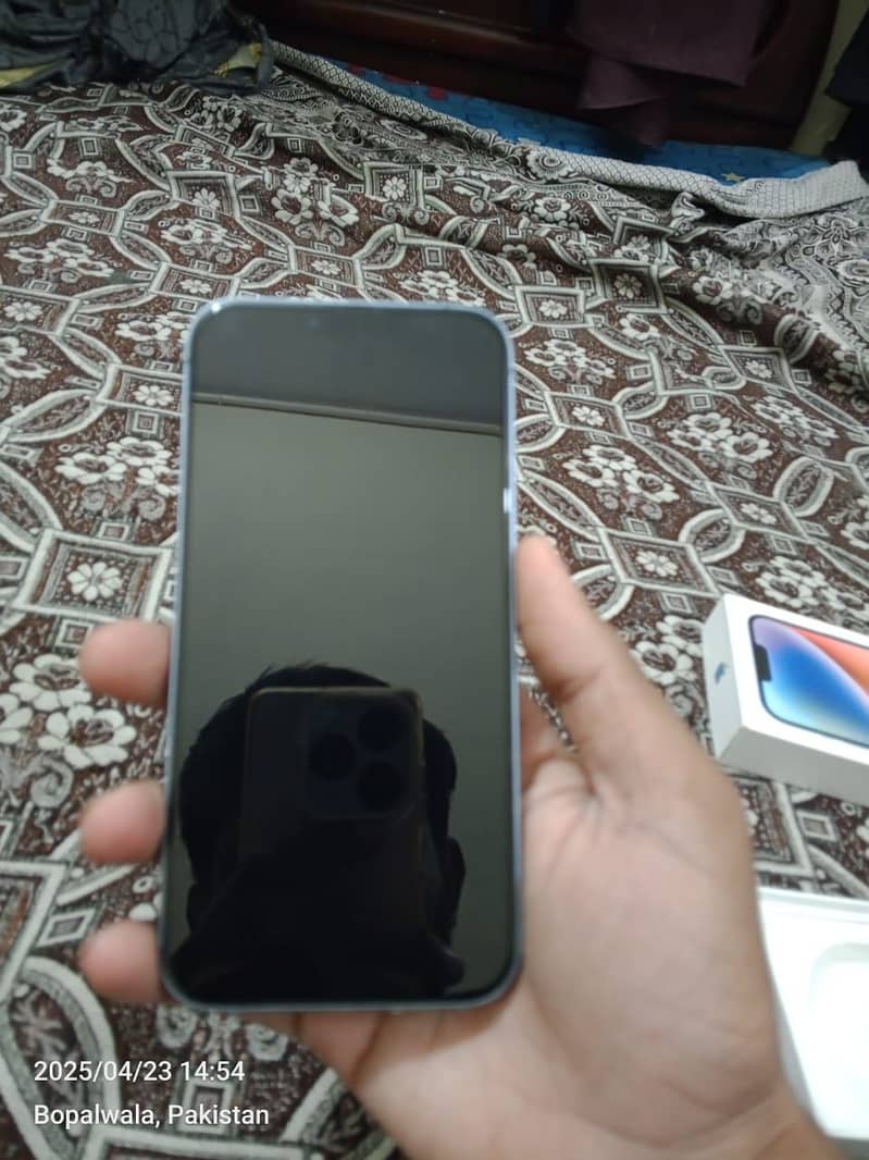 iPhone 14 Plus urgent sale. Whatsap number 03237573143 3