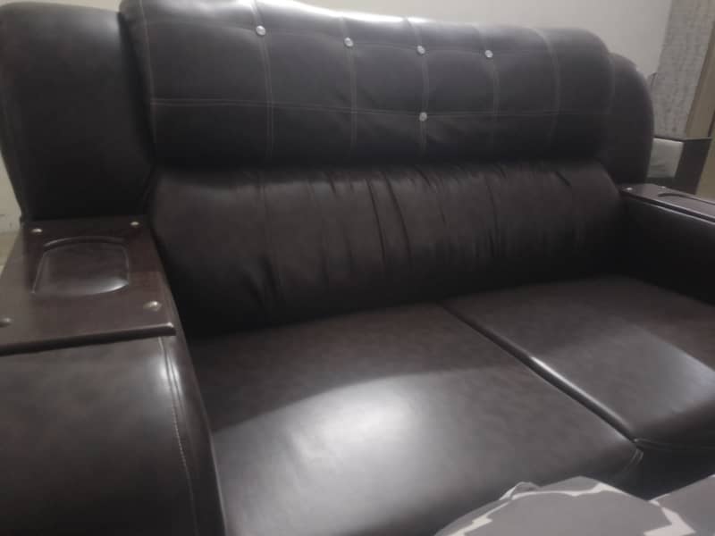 brown colour fine sofa set 0