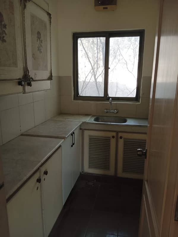 2 Kanal House Is Available In Model Town 4