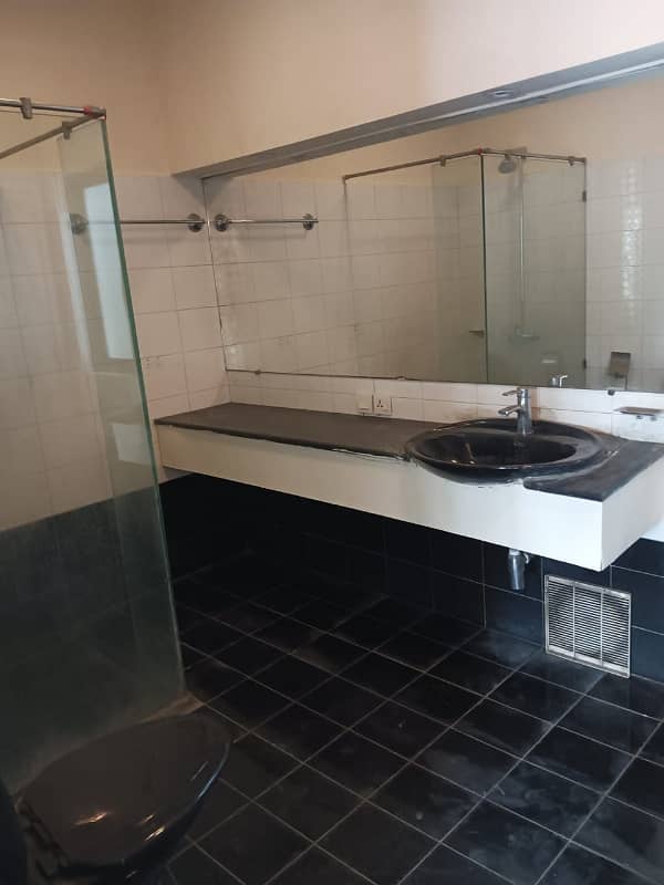 2 Kanal House Is Available In Model Town 6