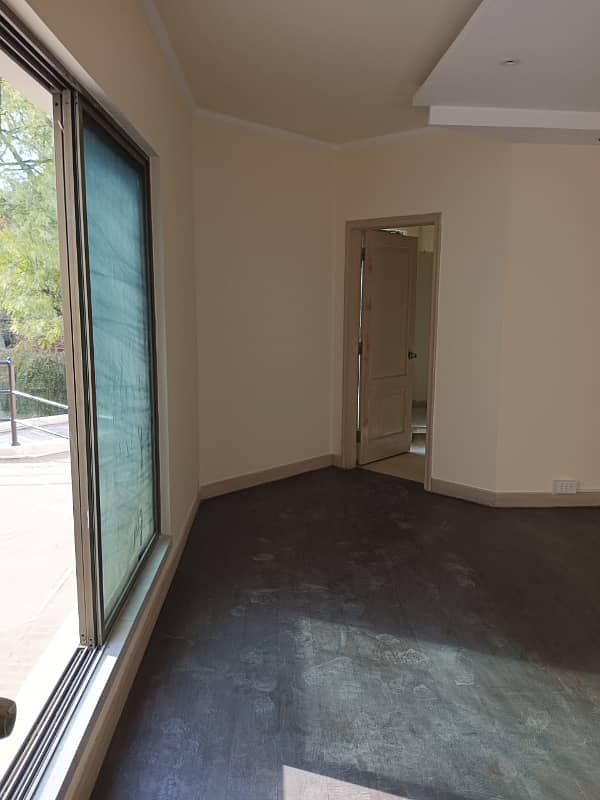 2 Kanal House Is Available In Model Town 8