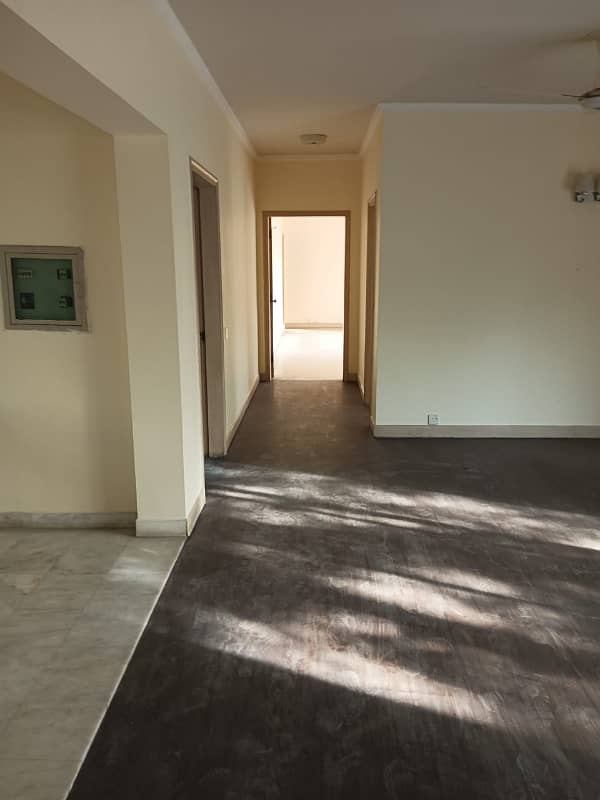 2 Kanal House Is Available In Model Town 10