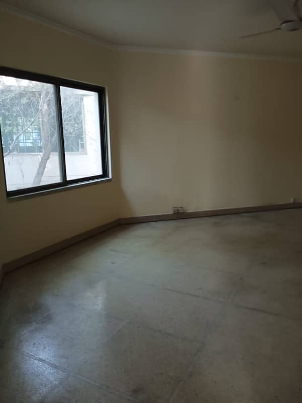 2 Kanal House Is Available In Model Town 13