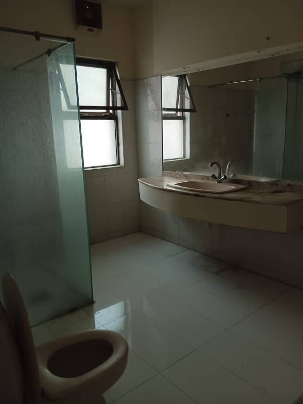 2 Kanal House Is Available In Model Town 15
