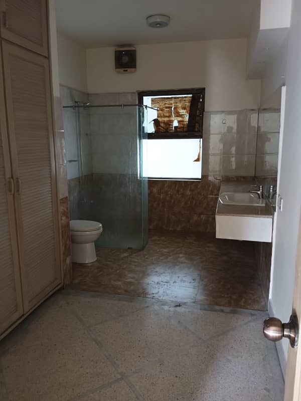 2 Kanal House Is Available In Model Town 16