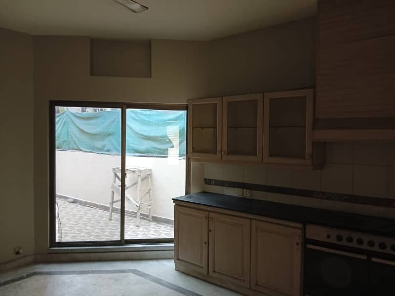 2 Kanal House Is Available In Model Town 19