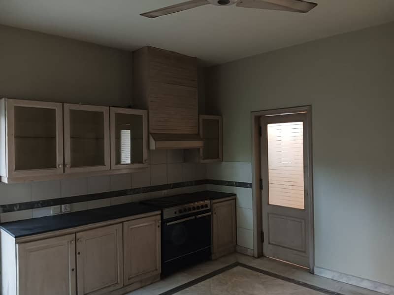 2 Kanal House Is Available In Model Town 22