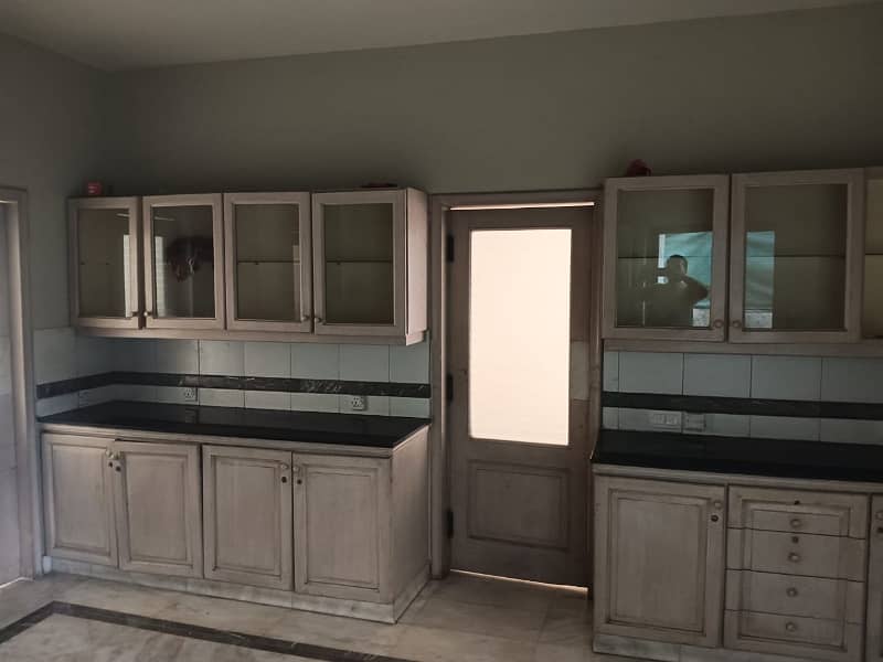 2 Kanal House Is Available In Model Town 23