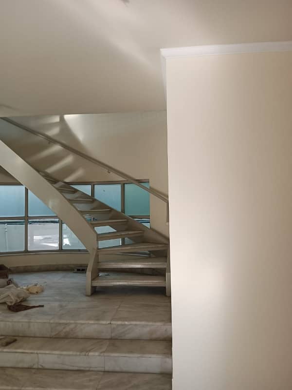 2 Kanal House Is Available In Model Town 24