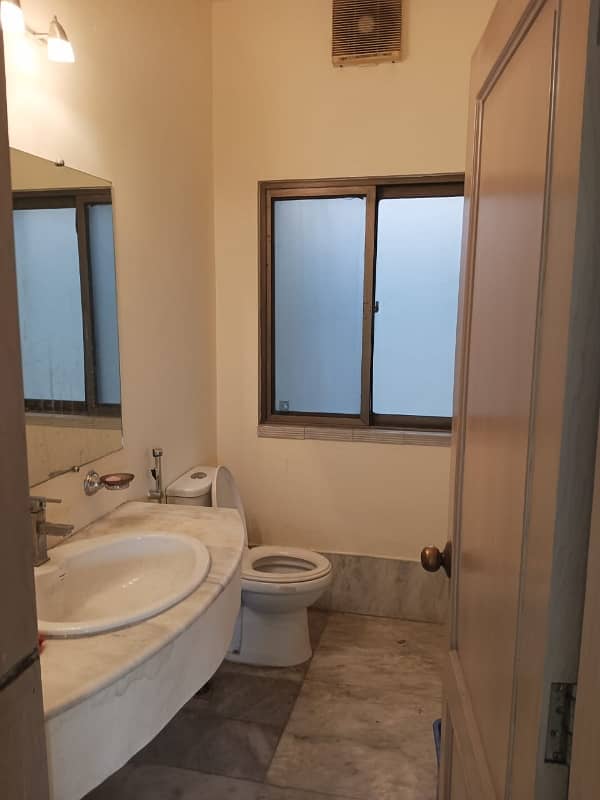 2 Kanal House Is Available In Model Town 29