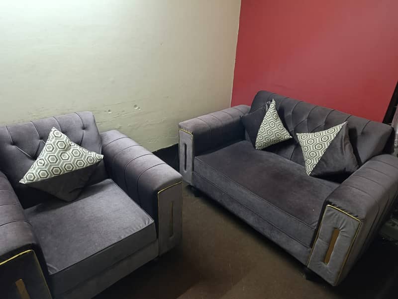 Sofa in jackart,07 seater,for urgent sale, at 30% LOW PRICE 3