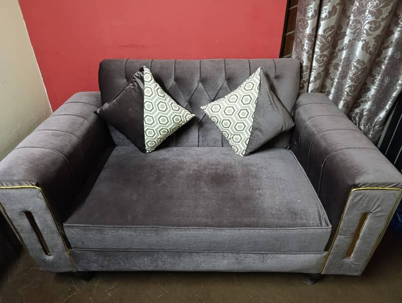 Sofa in jackart,07 seater,for urgent sale, at 30% LOW PRICE 4