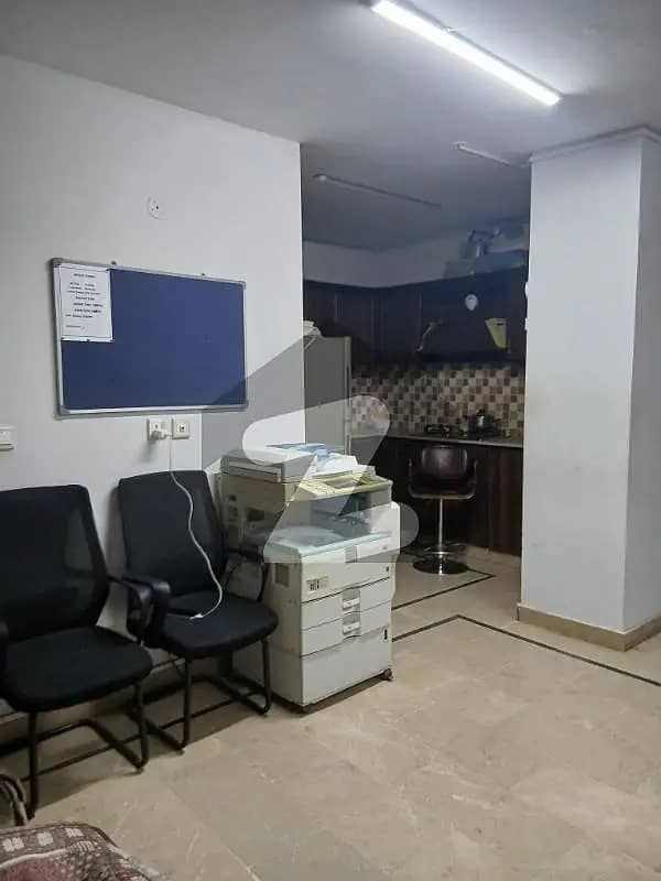 FULLY FURNISHED OFFICE IS AVAILABLE ON THE  RENT 24/7 COMMERRICAL BUILDING 24/7 STAND BY GENRETORAT SHAHR E FAISALp 10