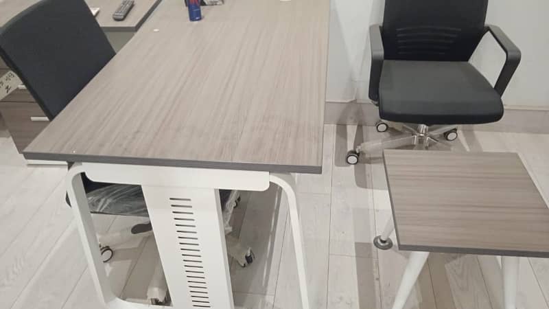 FULLY FURNISHED OFFICE IS AVAILABLE ON THE  RENT 24/7 COMMERRICAL BUILDING 24/7 STAND BY GENRETORAT SHAHR E FAISALp 15