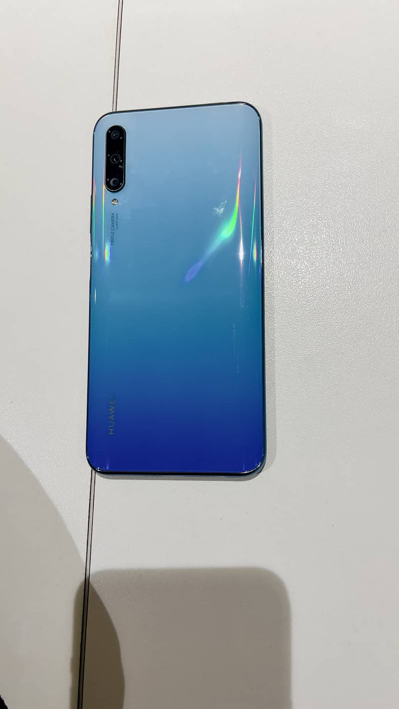 ***Huawei Y9 128gb, Great condition, Charger, pick up from Liberty ** 2