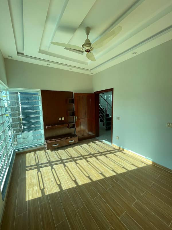 5 Marla Facing Park Brand New House At A Very Prime Location Of Jinnah Block, Bahria Town Lahore 2