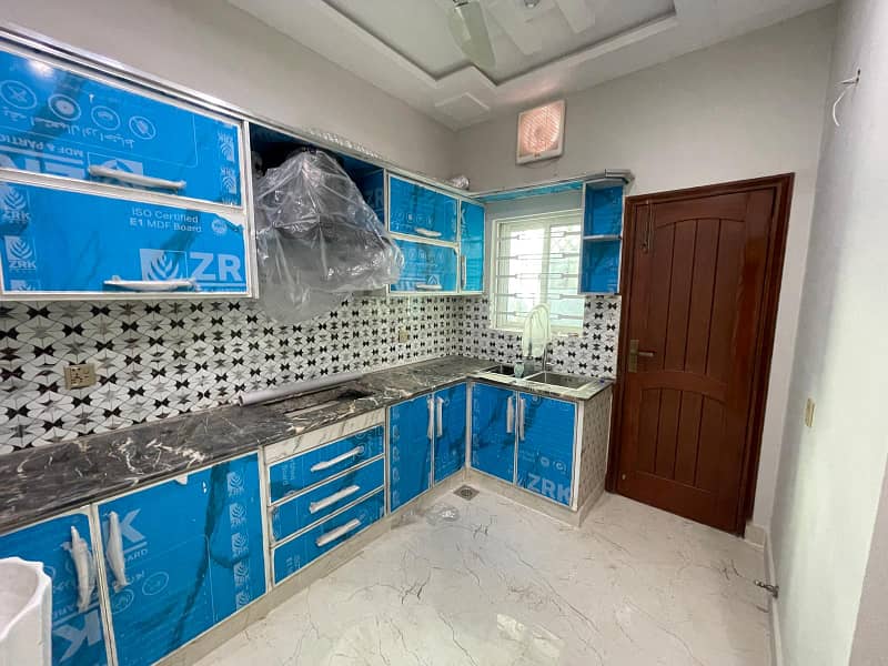 5 Marla Facing Park Brand New House At A Very Prime Location Of Jinnah Block, Bahria Town Lahore 7