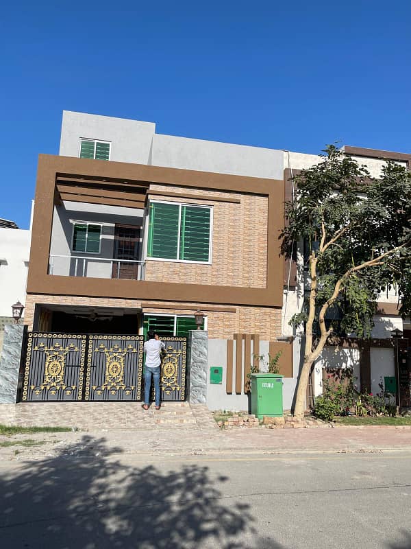 5 Marla Facing Park Brand New House At A Very Prime Location Of Jinnah Block, Bahria Town Lahore 1