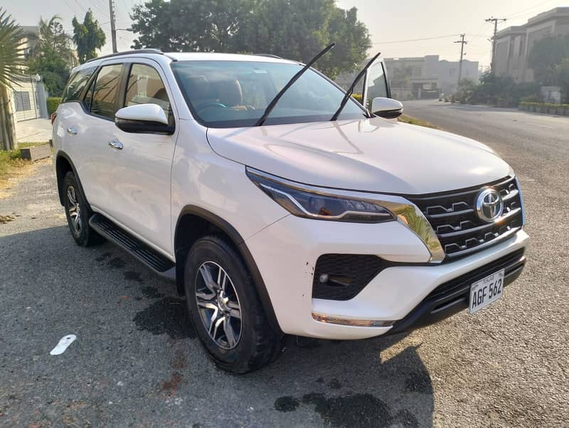Lahore rent a car Toyota fortuner kia sportage Honda Civic Self drive 3