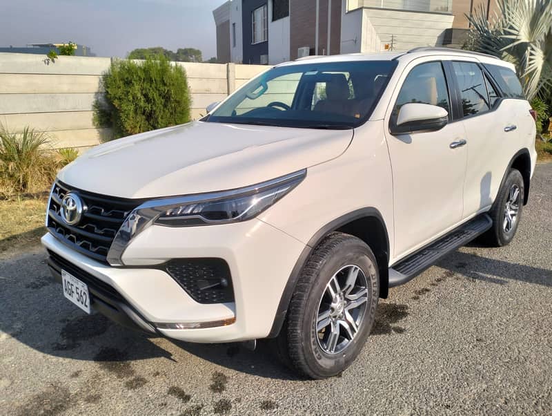 Lahore rent a car Toyota fortuner kia sportage Honda Civic Self drive 4
