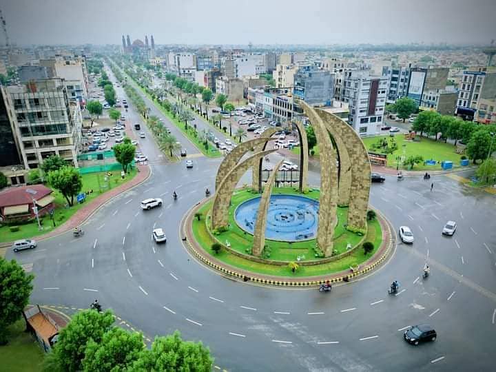 7.33 Marla European Style Safari Villa House Available For Sale At Very Prime Location Of Safari Villas Sector B Bahria Town Lahore 8