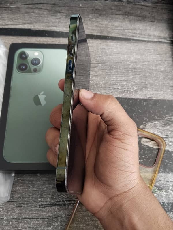 I phone 13 pro max 10/10 condition all ok water pack with box 2