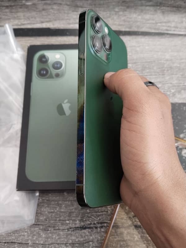 I phone 13 pro max 10/10 condition all ok water pack with box 3