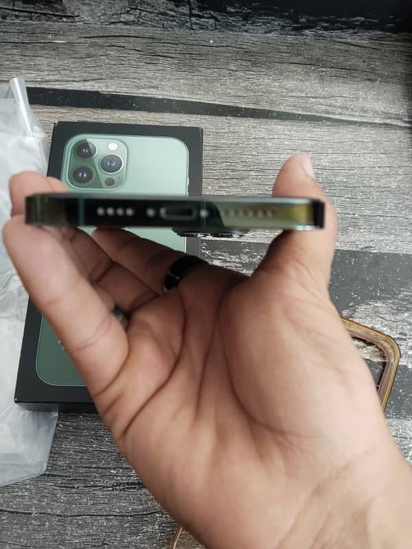 I phone 13 pro max 10/10 condition all ok water pack with box 4