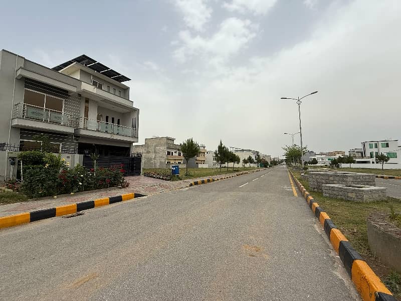 T&T F. 17 7 MARLA PLOT FOR SALE ON GOOD LOCATION FIRST COME FIRST AVAIL THIS OPERTUINTY 7