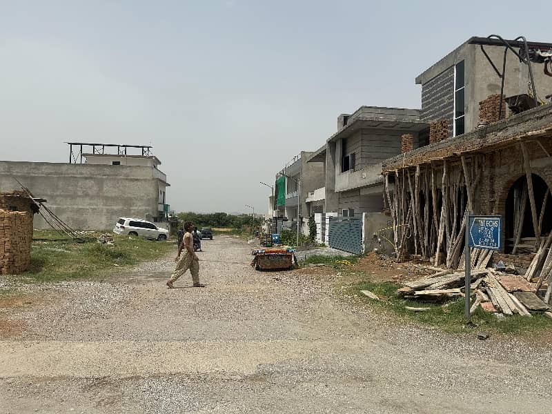 T&T F. 17 7 MARLA PLOT FOR SALE ON GOOD LOCATION FIRST COME FIRST AVAIL THIS OPERTUINTY 9