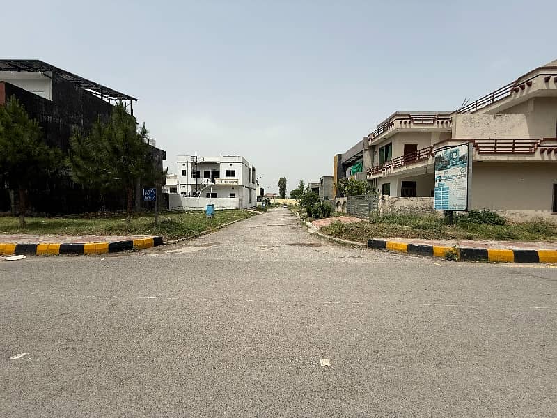 T&T F. 17 7 MARLA PLOT FOR SALE ON GOOD LOCATION FIRST COME FIRST AVAIL THIS OPERTUINTY 11
