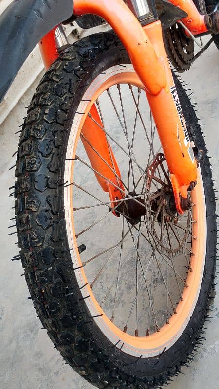 best condition dono tyre new hn gher wali cycle hai 8