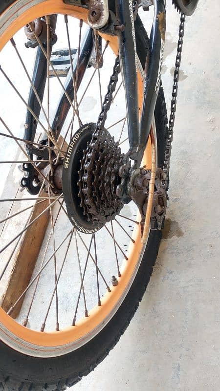 best condition dono tyre new hn gher wali cycle hai 12