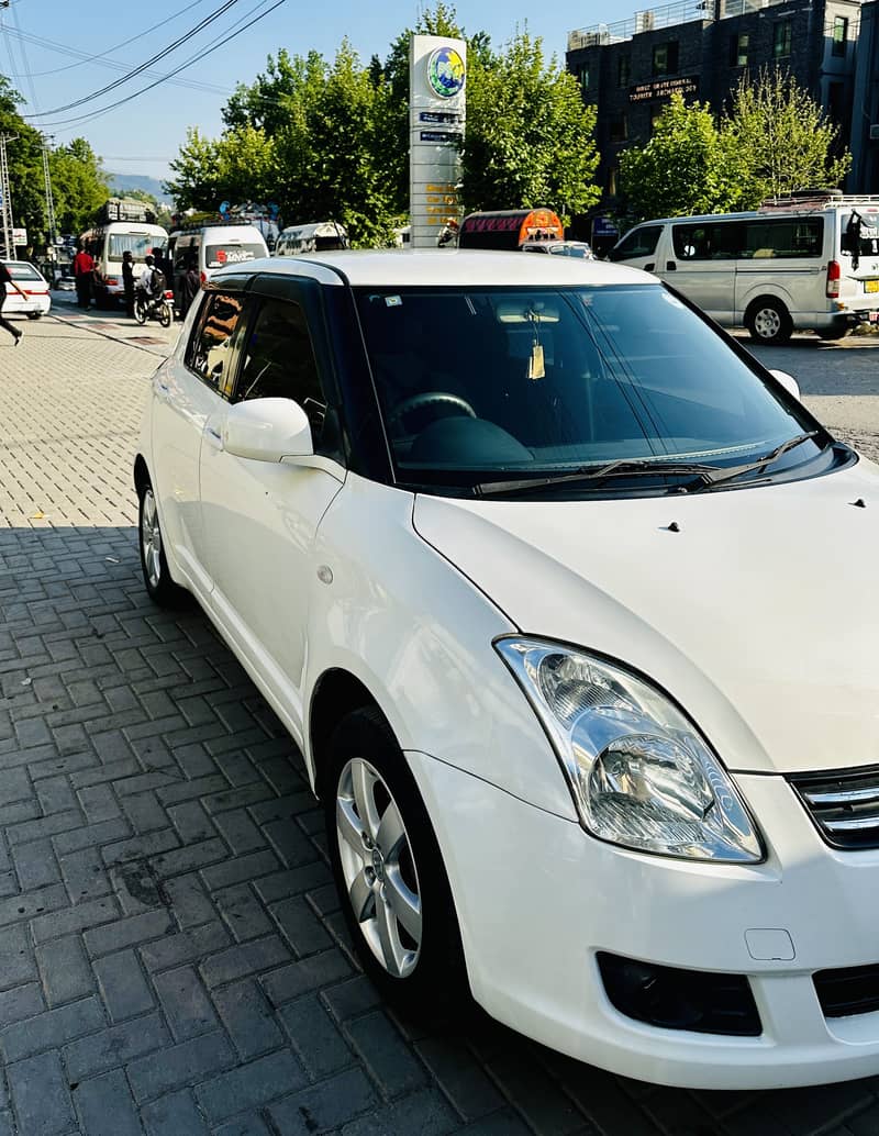 Suzuki Swift 1.3 DLX 0