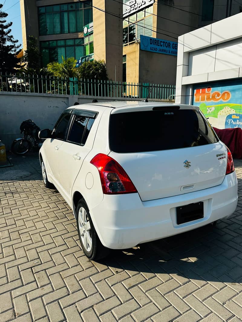 Suzuki Swift 1.3 DLX 1