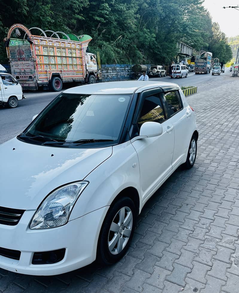 Suzuki Swift 1.3 DLX 3
