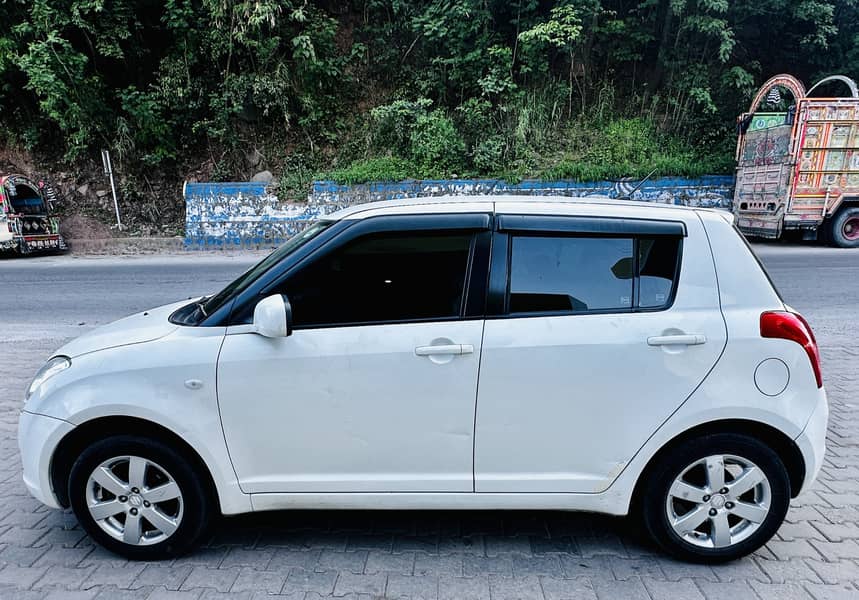 Suzuki Swift 1.3 DLX 4